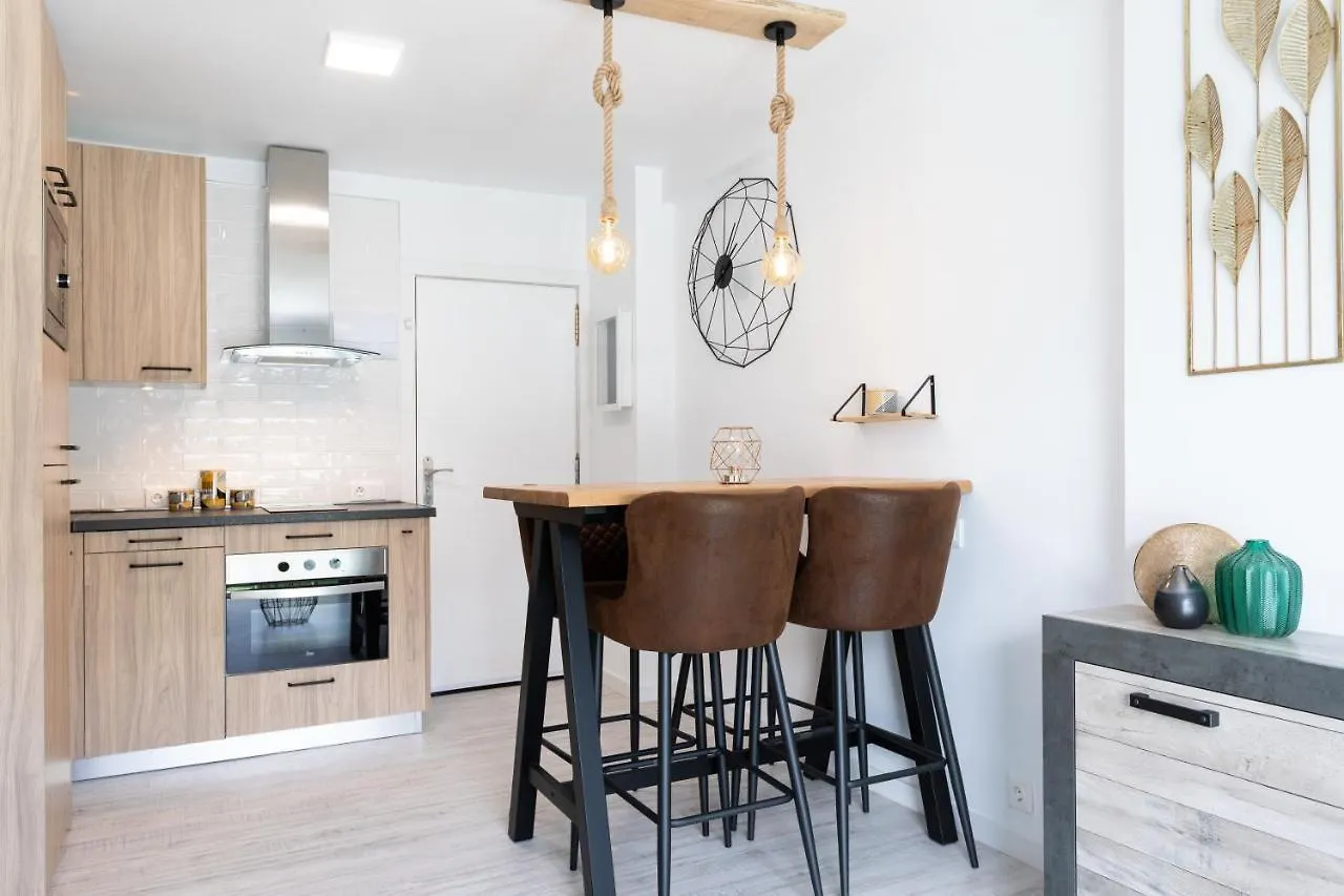 Home2Book Modern Las Americas Pool&Terrace 아로나 아파트